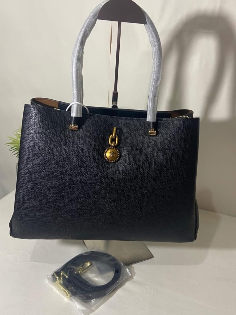 The bag everyone notices first 🖤